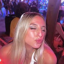 Amber farmer (@amber_farmer4)