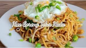 Masukkan bumbu cabe, 1 sachet bumbu ayam goreng telur mata sapi, sisihkan. Resepi Mee Goreng Telur Mata Mudah Sedap How To Make Malaysian Fried Noodle Easy But Delicious Youtube