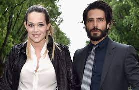 Dopo una breve conoscenza ed una relazione più che intensa, i due hanno deciso di sposarsi e sono ora genitori dei piccoli enea e pablo. Marco Bocci E Laura Chiatti Brutta Avventura In Autostrada Il Video Virale