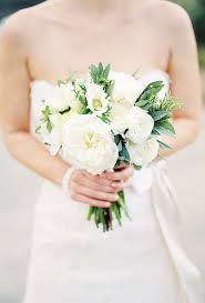 Over 50 colors flowers to complete your diy wedding ideas. 10 All White Wedding Bouquets Socialandpersonalweddings Ie
