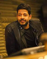 يذكر أن حماقي أعلن أن ألبومه الجديد سيتم طرحه في يوليو المقبل. Hamaki Aesthetic Desktop Wallpaper Arab Beauty Black Phone Wallpaper