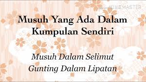 Dalam tiga langkah nak masuk dapur, aku terperasan tubuh seseorang duduk atas kerusi meja kecik kat dapur. Peribahasa Sama Maksud 2 Cute766