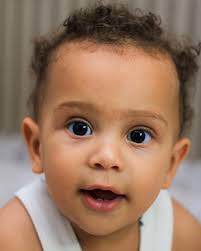 A fotografia é a literatura do olhar!”📷📖 Ensaio de fotos na natureza,  leve e espontâneo. #camera #fotografia #natureza #livros #ensaiofotográfico