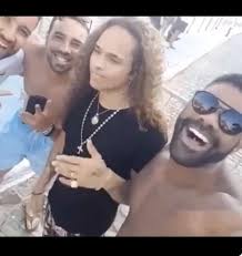 We did not find results for: Video Homens Pedem Foto Mas Acabam Trolando O Cantor Vitao Bahia No Ar