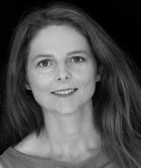 Elizabeth Willis's Instagram, Twitter & Facebook