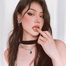 Olivia Shannon (rainbowshineon)