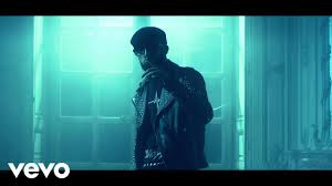 Oli] elle avait toujours été seule avant d'le rencontrer coup d'foudre, elle s'était pas trompée elle nous disait l'amour est mort, s'empêchait d'y croire elle était jeune, lui avait déjà eu des histoires comme un nouveau départ, elle lui donnait. Bigflo Oli Trop Tard Lyrics Genius Lyrics