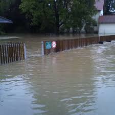 Auch in süddeutschland und österreich traten nach schweren regenfällen mehrere flüsse über die ufer. Hochwasser In Bayern 2013 Die Bilder Unserer Leser Bayern