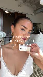 trying out the Jones Road bronzer, super impressed 🤎 #gelbronzer  #jonesroadbeauty #jonesroadbronzer #liquidbronzer #summermakeup
