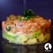 Ideal Pour Une Entree Ou Un Plat Si Vous Avez Un Appetit D Oiseau Tartare Saumon Avocat Tartare De Saumon Entree Avocat Saumon
