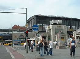 Nach der errichtung des neuen hauptbahnhofs in berlin hat der bahnhof zoo deutlich an bedeutung. Bahnhof Zoologischer Garten Im Juni 2002 Fruher Wichtigster Fernbahnhof In Die Bundesrepublick Heute Regionalbahnhof Fur Die Stadtbahn Bahnbilder De