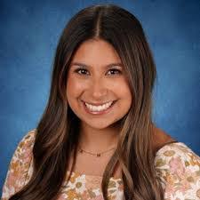 Karin Maynard's Instagram, Twitter & Facebook