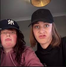 Lindsay and Fiona Callander