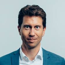 🚀 Three weeks ago today, I took the leap and started sharing insights and  lessons from my 15+ years of leading legal teams and functions.