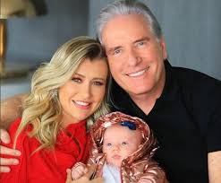 Ana Paula Siebert faz desabafo sobre fim da amamentação e sofre críticas:  "É insuportável"