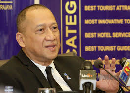Mukhriz mahathir sahkan anak dan menantu ditahan akui kecewa. Nazri Aziz Tarik Balik Sokongan Kepada Pm Kerajaan
