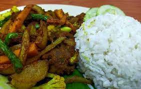 Nasi putih nasi putih disediakan seperti biasa, pastikan menggunakan anda menggunakan beras siam. Nasi Putih Ayam Goreng Kunyit Picture Of Cahaya Maju Batu Caves Tripadvisor