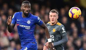 Im zweikampf zwischen den beiden schirmt cr7 den deutschen gekonnt ab und lupft den ball über rüdiger. Antonio Rudiger Beim Fc Chelsea Alles Chefsache