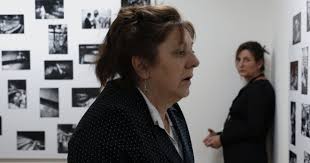Jocelyne, transgenre, qui tente de donner une leçon de langage épicène. Le Choc Des Cultures Selon Claude Inga Barbey Le Temps