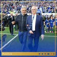 Era stato lo stesso tenore, innamoratosi della favola dei foxes, a promettere al tecnico, una volta che era stato invitato allo stadio, che in caso di vittoria del titolo sarebbe tornato per esibirsi e celebrare il trionfo della squadra. Leicester City Auf Twitter Pictured Claudio Ranieri Accompanies Maestro Andrea Bocelli To The Pitch For A Legendary Pre Match Performance