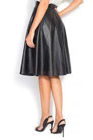 Jupe similicuir à fentes, plissée, ceinturée, cloutée ou moulante, il y en a pour tous les goûts dans la collection cinelle. Jupe Evasee En Similicuir Perfore Jupes Mi Longues Jupes Sur Mesure
