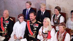 April 2004 blev prinsessen døbt i slottskapellet i oslo. Prinzessin Ingrid Alexandra Ihre Konfirmation In Bildern Gala De