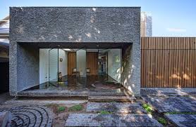 Rumah minimalis tampak depan batu alam banyak digunakan di rumah dengan lahan tipe besar maupun kecil karena gaya ini dinamis dan sesuai dengan luas tanah yang makin. Desain Rumah Minimalis Dengan Batu Alam Interistik Com