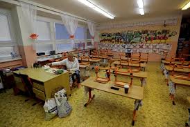 Tato vláda ale nezískala důvěru. Czech Republic To Partially Reopen Schools On November 18 As Covid 19 Cases Ebb Reuters