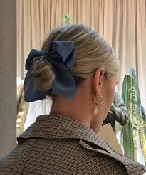 Chic Hair Updo With Blue Ribbon And Bun Chichair Bun Hairstyle Hair Looks Hair Inspiration Hair Styles
