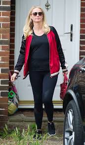 The programme is set on the fictional chatsworth estate in suburban manchester and the surrounding area, and primarily follows the lives of the gallagher family and the neighbouring maguire family, and their friends and neighbours in the. Ant Mcpartlin And Lisa Armstrong Wrangle Over Wedding Rings As She Refuses To Hand Them Over Daily Record