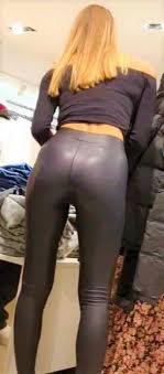 Hot girls in printed spandex outfits. Yoga Pants Sexy Candid Girls