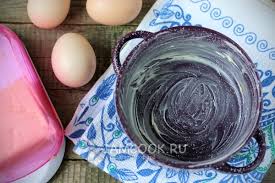 Kocok lepas telur, kemudian aduk bersama bumbu halus, merica, garam, daun bawang, dan kelapa parut yang sudah disangrai. Telur Dadar Dalam Microwave Dengan Tomat Dan Keju