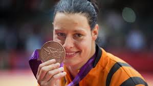 Fra wikipedia, den gratis encyklopædi. Heldin Edith Bosch Wereldnieuws Na Slaan Flessengooier Het Parool