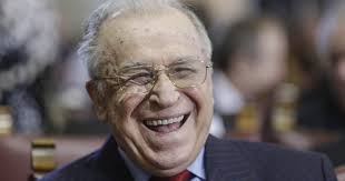 Ion iliescu was born on march 03, 1930 in oltenița, romanian, is former president of romania. Ion Iliescu De Ziua Lui Nu E Ca La 19 Ani Dar Capul E Intreg Petrec Cu SoÅ£ia Digi24