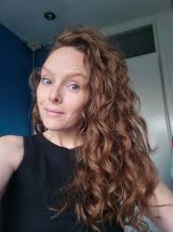 FIF finally starting to embrace my natural wavy hair after feeling insecure  about the frizz 🥹♥️