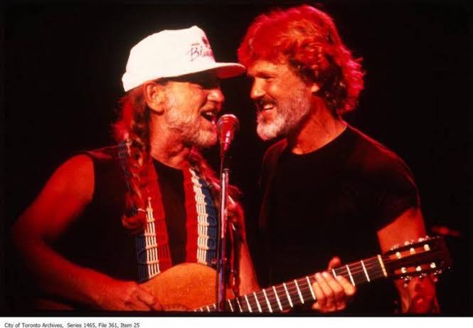 Willie Nelson and Kris Kristofferson at the Oscars (1985) |  www.stillisstillmoving.com www.stillisstillmoving.com