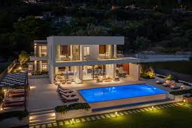 A major commercial and transportation. Split Split Dalmatia Villas Stadthauser For Verkauf