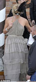 September 2, 1966) is a mexican and american film actress and producer. Salma Hayek Shows Off Wedding Dress Fit For A Billionaire S Bride At Lavish Venice Wedding Ceremony Daily Mail Online