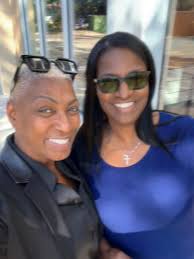 I was so happy to see my beautiful sister and her hubby yesterday, if only  for five minutes. If it's a little blurry, it's because she's always