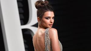 Get the latest emily ratajkowski news, articles, videos and photos on the new york post. Emily Ratajkowski Posiert Komplett Hullenlos Mit Babykugel