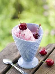 Creme Glacee Cerises Essayer De Faire Vos Glaces Maison Recettes Desserts Glaces Recette Creme Glacee Creme Glacee Vegetalienne