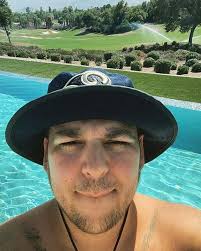 It can mean having a nice night out without things getting too serious. Rob Kardashian Casually Dating Again And Returning To Keeping Up With The Kardashians Aktuelle Boulevard Nachrichten Und Fotogalerien Zu Stars Sternchen