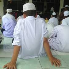 Perkara ini terjadi saat yn memimpin doa di masjid tersebut kamis (23/07/2020). Masjid Al Falah Klang Lorong Haji Abu Bakar