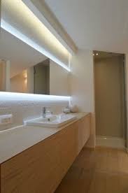 Colore Parquet Mobile Bagno E Illuminazione Led Dietro Allo Specchio Illuminazione Bagno Bagno Specchi Bagno