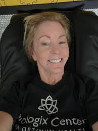 Gloria Holcomb's Instagram, Twitter & Facebook