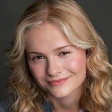 Lynne Farmer's Instagram, Twitter & Facebook