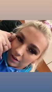 Clara Whitney's Instagram, Twitter & Facebook