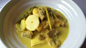 4)masak dgn api sederhana.biar mendidih.masukkan petai, asam keping dan garam.biar masak seketika…. Masak Lemak Cili Api Daging Dengan Rebung Chef Home
