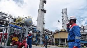 Tangki aspal di kilang minyak pertamina refinery unit iv cilacap, jawa tengah, terbakar dan menimbulkan asap hitam yang. Ini Skema Baru Pertamina Dalam Pembangunan Kilang Minyak Di Cilacap Portonews