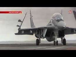 ехали медведи на велосипеде а за ними кот задом наперёд Kadry Vzleta I Posadki Samoletov S Avianesushego Krejsera Admiral Kuznecov Posadka Samolet Vojna